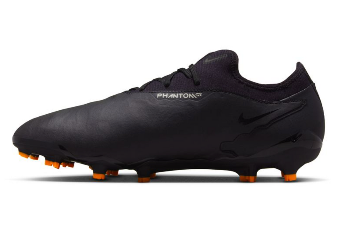 Nike phantom deals soccer cleats black